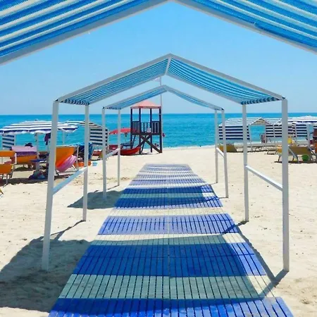 Isca Marina Sullo Ionio Nel Villaggio San Rocco Catanzaro Calabria Daire *